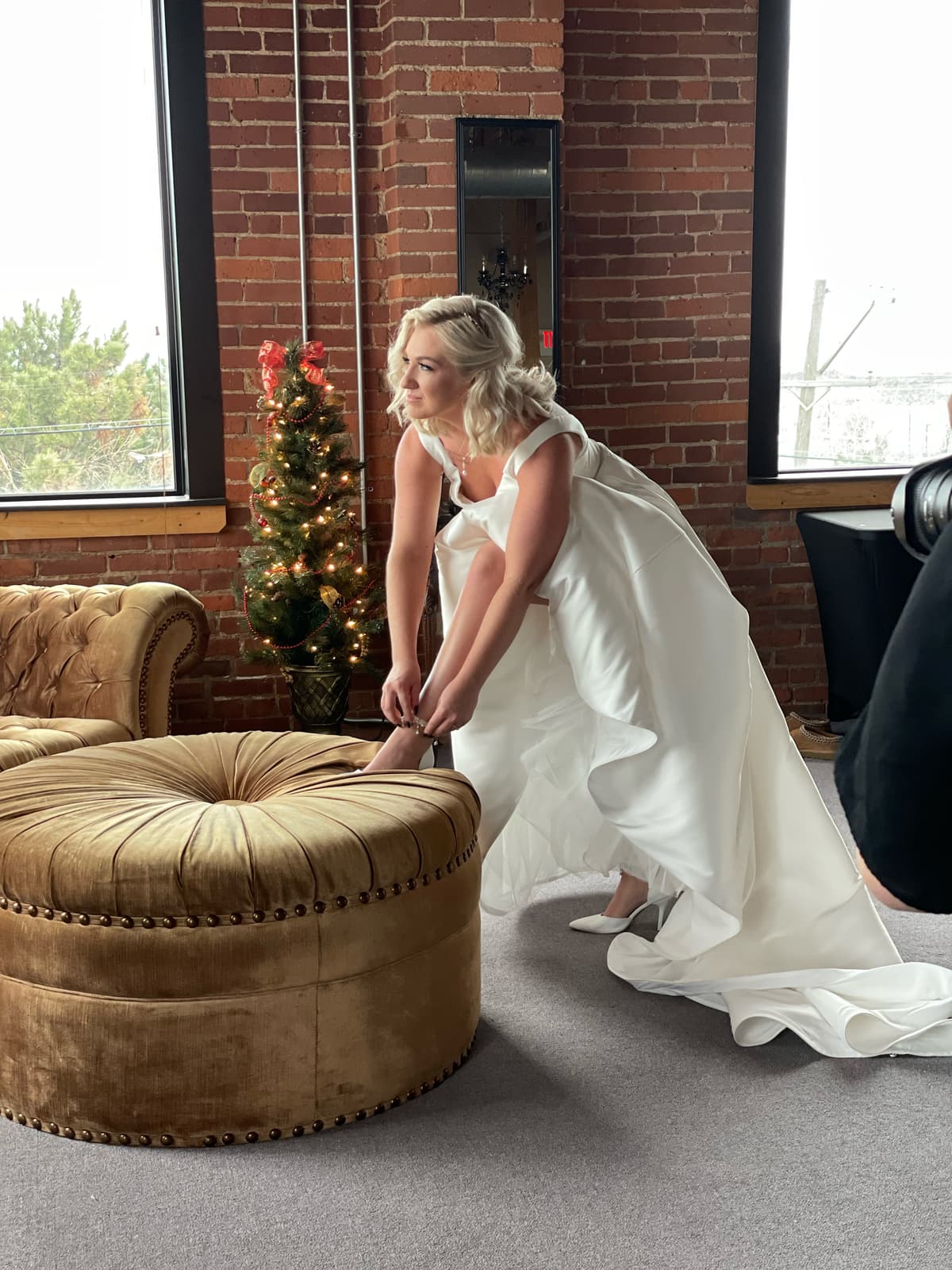 Winter Wedding Makeup: Candlelight, Velvet and Skin That Glows in the Cold